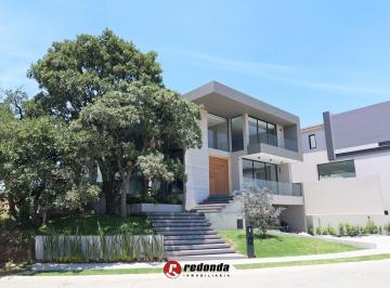 Casa · 800m² · 4 Recámaras · 9 Estacionamientos · Casa en Rancho San Juan
