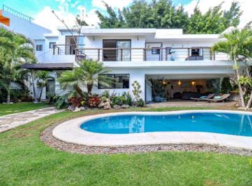 Casa de 3 habitaciones, Cuernavaca · Hermosa Casa en Venta Muy Amplia con Alberca Propia en Zona Dorada