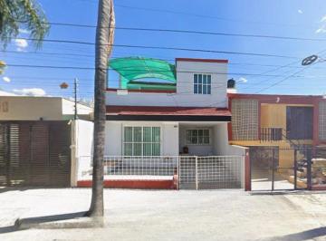 Casa de 4 habitaciones, Guadalajara · Excelente Casa Junto Al Estadio Jalisco en Remate