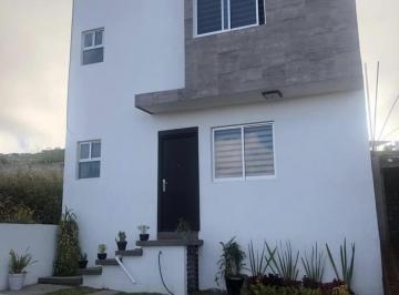 Casa en condominio · 175m² · 3 Recámaras · 2 Estacionamientos · Casa en Venta en El Condado con 3 Recamaras, Sala de Tv y Amplio Jardín
