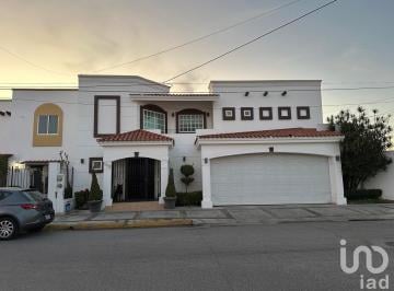 Casa · 220m² · 3 Recámaras · 2 Estacionamientos · Casa en Venta Fraccionamiento El Toreo Mazatlán Sinaloa