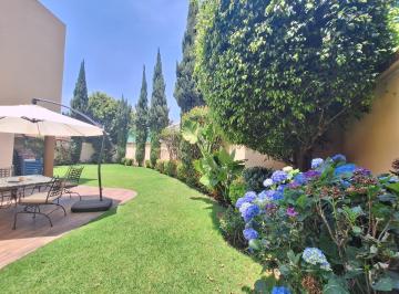 Casa en condominio de 3 habitaciones, Huixquilucan · Agradable Casa en Venta en Privada con Jardín en Interlomas
