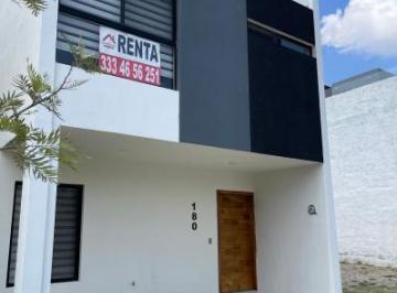 Casa en condominio de 3 habitaciones, Zapopan · Se Renta Casa en Coto con Roof, Alberca y Gimnasio