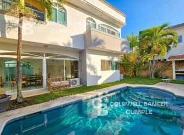 Casa · 240m² · 3 Recámaras · 2 Estacionamientos - Coldwell Banker Cumple · Casa en Venta en Playas del Conchal