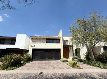 Casa de 4 habitaciones, León · Hermosa Casa en Venta Bosque Azul en La Zona Dorada de La Ciudad de Leon