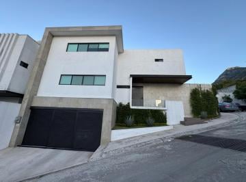 Casa · 380m² · 3 Recámaras · 2 Estacionamientos · Casa en Venta en Cumbres Elite Monterrey Nuevo Leon