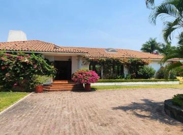 Casa · 824m² · 4 Recámaras · 10 Estacionamientos · Casa en Venta en Yautepec, Morelos
