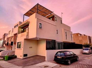 Casa en condominio de 4 habitaciones, Zapopan · Casa en Venta en Valdepeñas