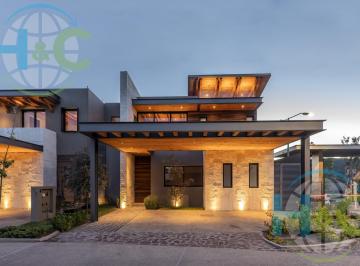 Casa · 280m² · 3 Recámaras · 2 Estacionamientos · Altozano El Nuevo Querétaro