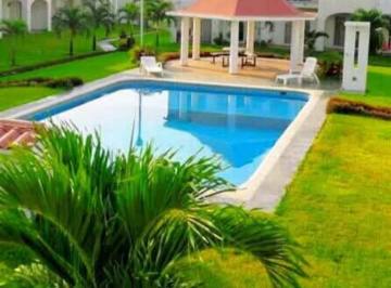 Casa en condominio de 3 habitaciones, Ignacio de la Llave · Renta de Casas Amueblada con Jardon y Alberca550
