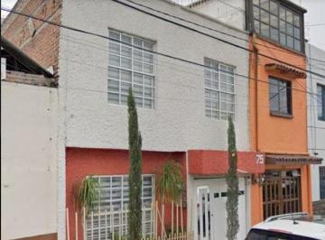 Casa de 4 habitaciones, Gustavo A. Madero · Casa en Col Estrella en Recuperacion Bancaria