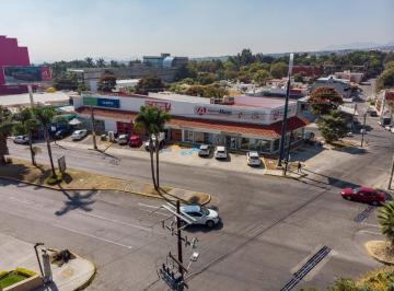Local comercial · 103m² · 25 Estacionamientos · Local en del Empleado en Av Principal con Estacionamiento