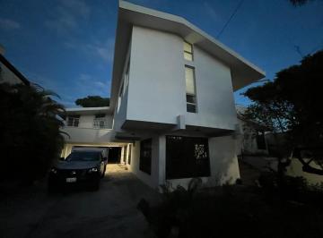 Casa · 594m² · 5 Recámaras · 2 Estacionamientos · Casa en Venta en Unidad Nacional, Cd. Madero