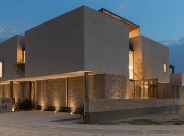 Casa · 321m² · 3 Recámaras · 3 Estacionamientos · Casa en Venta en Lago de Juriquilla.