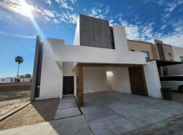 Casa · 252m² · 3 Recámaras · 2 Estacionamientos · Casa en Venta en Villas del Renacimiento en Torreon Coahuila