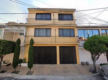 Casa de 4 habitaciones, Venustiano Carranza · Casa en Venta en Jardín Balbuena