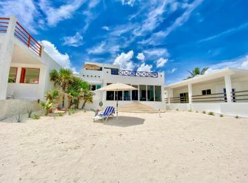 Casa de 5 habitaciones, Progreso · Casa de Lujo Frente Al Mar en Chelem - Amueblada, 5 Recamaras y Lista Para Ha