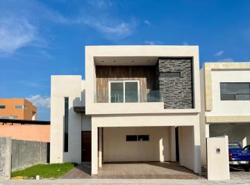 Casa de 4 habitaciones, Reynosa · Residencial Framboyanes (Sobre Bulevar Hidalgo)
