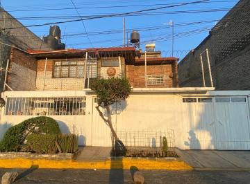 Casa de 4 habitaciones, Iztapalapa · Casa en Venta en Desarrollo Urbano Quezalcoalt.