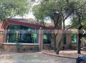 Casa · 686m² · 4 Recámaras · 6 Estacionamientos · Casa en Renta en Los Cristales Monterrey