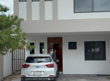 Cochera para 2 a 3 carros · Casa Nueva en Parques Vallarta, Coto Privado Galeana