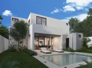 Fachada Trasera · Casa en Condominio de 4 Habitaciones con Una en Pb en La Mejor Zona de Temozon
