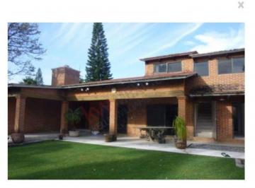 Casa · 400m² · 4 Recámaras · 2 Estacionamientos · Casa Sola en Lomas de Atzingo Cuernavaca - Maz - 2287 - Cs