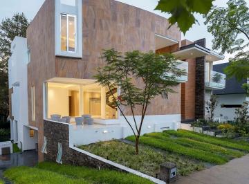 Casa de 5 habitaciones, Zapopan · Casa en Venta en Bosque de Los Lagos