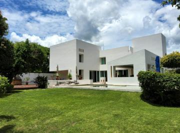 Casa · 467m² · 5 Recámaras · 8 Estacionamientos · Casa en Renta en Fracc. Real de Tezoyuca, Emiliano Zapata, Morelos