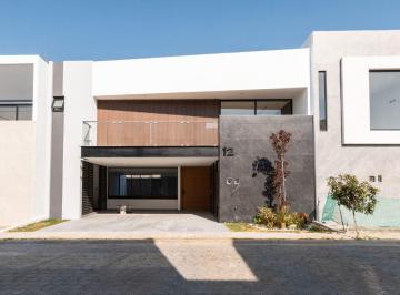 Casa · 375m² · 5 Recámaras · 2 Estacionamientos · Venta Casa Parque Chiapas Lomas de Angelopolis