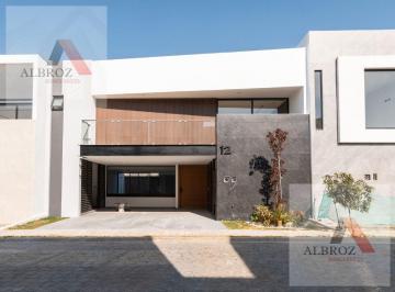 Casa · 375m² · 5 Recámaras · 2 Estacionamientos · Venta Casa Parque Chiapas Lomas de Angelopolis
