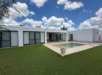Casa , Conkal · Casa en Renta en Conkal con Jardín y Alberca