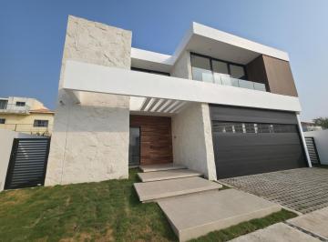 Casa · 301m² · 3 Recámaras · 2 Estacionamientos · Casa en Venta Las Olas Riviera Veracruzana Alvarado Veracruz