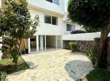 Casa de 3 habitaciones, Cuernavaca · Venta de Moderna Casa de 3 Niveles en Condominio en Lomas de Cortes