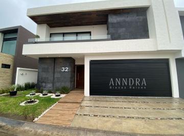 Casa · 293m² · 4 Recámaras · 2 Estacionamientos · Casa de 243 m² con 4 Recámaras en Venta en Punta Tiburón