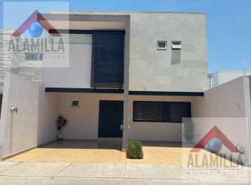 Casa · 220m² · 3 Recámaras · 2 Estacionamientos · Sierra Nogal Casa en Venta Impecable Como Nueva