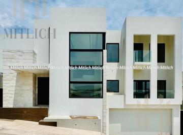 Casa · 700m² · 4 Recámaras · 4 Estacionamientos · Casa en Venta Zona Canteras $23,500,000.