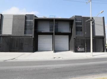Fachada Principal · Bodega de Almacenamiento con Oficinas Grandes, Ubicada a Dos Cuadras de Av Lincoln.