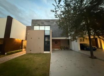 Casa de 4 habitaciones, León · Casa 4 Recamaras en La Campiña del Bosque Recamara en Planta Baja