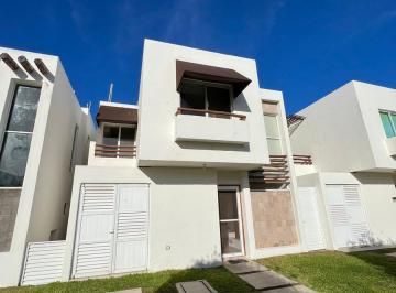 Casa · 119m² · 3 Recámaras · 2 Estacionamientos · Casa en Venta en Marina Garden Cerritos