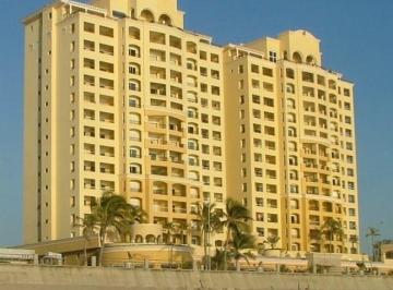 Departamento · 244m² · 3 Recámaras · 2 Estacionamientos · Departamento en Venta en Gavias Club Residencial