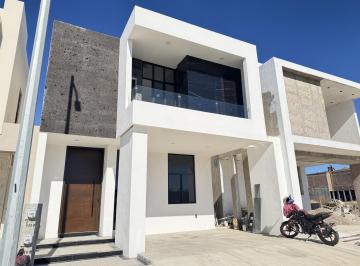 Casa · 183m² · 4 Recámaras · 2 Estacionamientos · Casa en Venta en Las Abas Residencial
