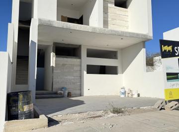 Casa · 210m² · Casa en Venta en Pacífico Hills