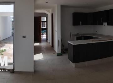 Casa · 180m² · 3 Recámaras · 2 Estacionamientos · Casa en San Luis Potosí