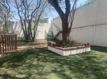 Casa · 586m² · 8 Recámaras · 4 Estacionamientos · Propiedad en Venta en Brujas con Dos Casas