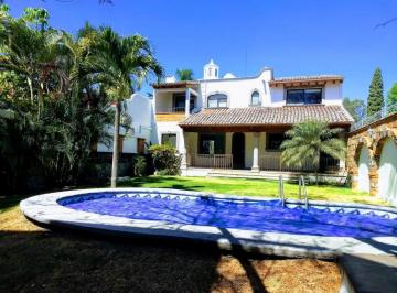 Casa · 300m² · 3 Recámaras · 2 Estacionamientos · Casa en Fraccionamiento en Lomas de Atzingo Cuernavaca - Maz - 2290 - Fr