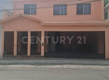 Casa · 243m² · 4 Recámaras · 2 Estacionamientos · Casa en Venta en Col. Cortijo del Rio en Monterrey, N. L.
