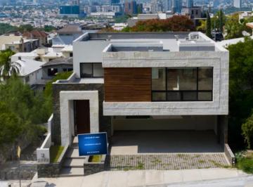 Casa · 606m² · 4 Recámaras · 3 Estacionamientos · Casa en Venta en Las Aguilas, Contry, Monterrey, N. L.