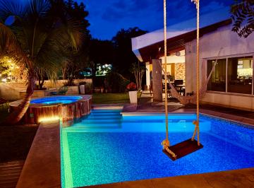 Casa de 4 habitaciones, Xochitepec · Renta Casa en Colinas de Santa Fe, Alberca, Jacuzzi y Jardin Privados
