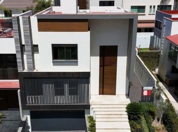 Casa · 655m² · 3 Recámaras · 6 Estacionamientos · Casa Venta Puerta Plata Zapopan